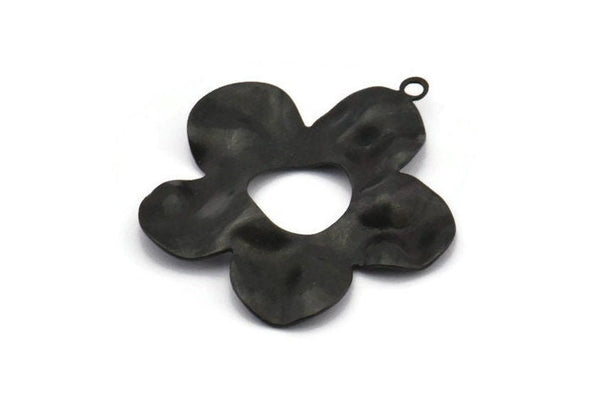 Black Daisy Charm, 4 Oxidized Black Brass Daisy Charms With 1 Loop (33x30x0.60mm) D849